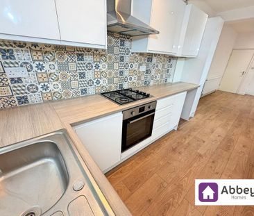4 bedroom semi-detached house to rent - Photo 6