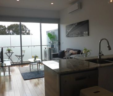 Stunning Two Bedroom Apartment In A Most Convenient Location - Photo 6
