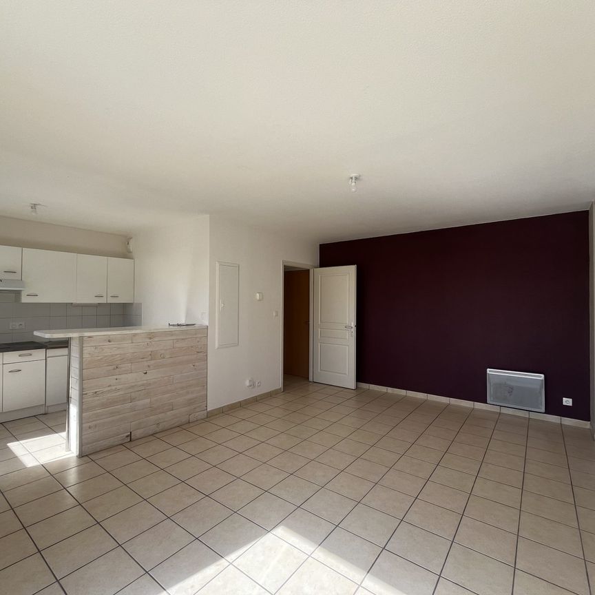 Location Appartement 2 pièces 44m² ONET LE CHATEAU 12850 - Photo 1