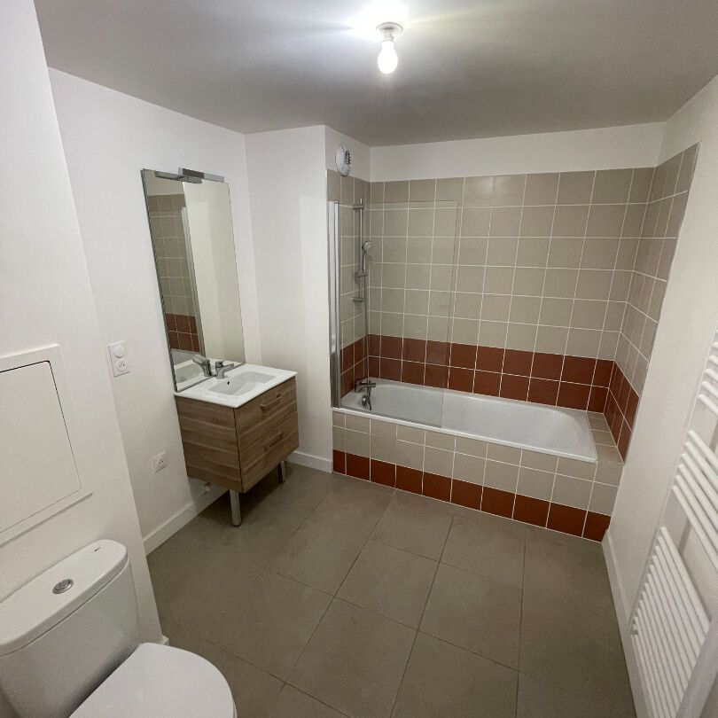Location Appartement 2 pièces 48m² ARMENTIERES 59280 - Photo 1