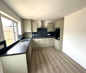 3 bedroom semi-detached house to rent - Photo 6