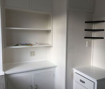 Sunny, Warm, 1 B/R S/C Flat in KEW -great views!! - Photo 1