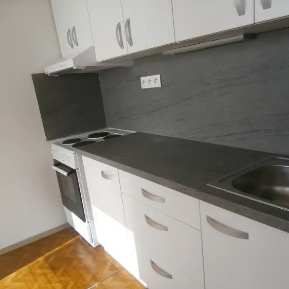 Pronájem bytu 2+1 v 7. NP domu , ulice Na Letné, Olomouc - Fotografie 1