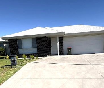 Modern Family Living in Sought After Outlook Estate - Photo 5