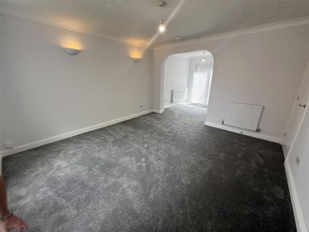 3 bedroom detached house to rent - Photo 2