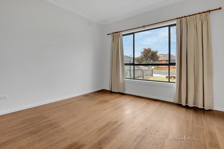 31 Myrtle Grove, Altona - Photo 5