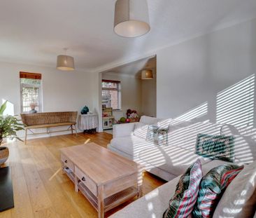 4 bedroom detached house to rent - Photo 2