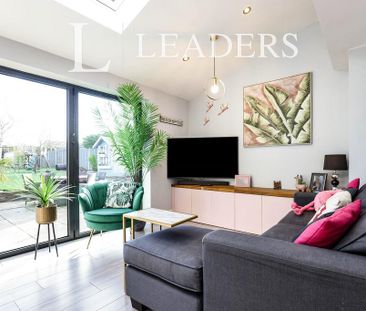 4 bedroom detached house to rent - Photo 2