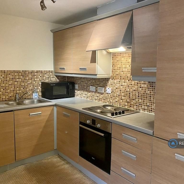 2 bedroom flat to rent - Photo 1