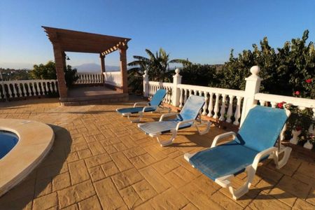 Luxury Villa for rent in Alhaurín de la Torre, Andalusia - Photo 5