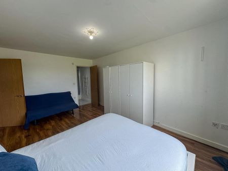 2 bedroom block of apartments to rent - Photo 3