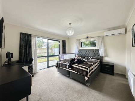 3-Bedroom Home in Lower Hutt! - Photo 4