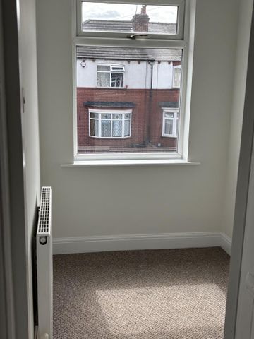 3 bedroom end of terrace house to rent - Photo 3