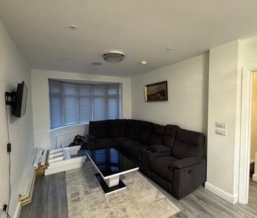 3 Bed Terraced House, Hurst Way, LU3 - Photo 1