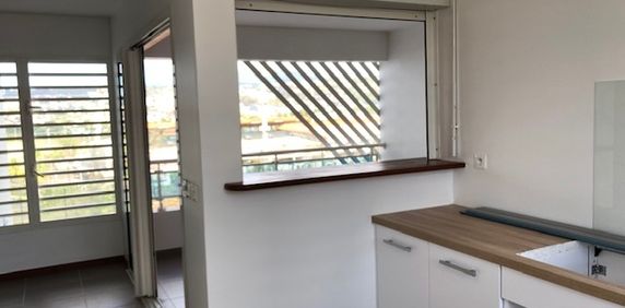 Location Appartement 69m² 3 pièces Fort de france - Photo 2