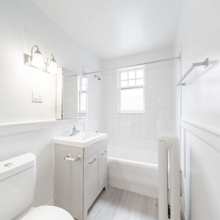 For Lease - 4 Kingston Road Unit# 42, Toronto, Ontario - Photo 1