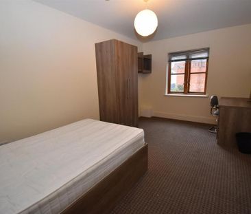 6 bedroom flat to rent - Photo 2