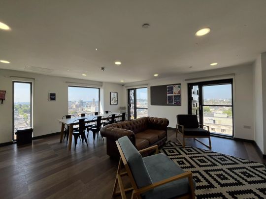 Classic - 2 Bed Flat - Photo 1