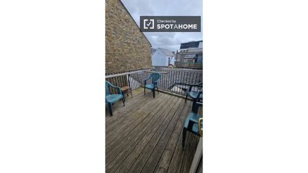 Room in shared apartment for rent in The Coombe, Dublin - Photo 2