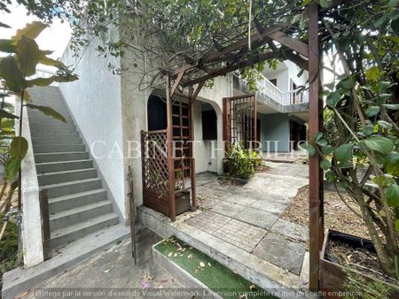 À LOUER - CHAMBRE MEUBLÉE d'environ 15,80 m² - LE TAMPON - LOYER 527,00 € + CHARGES FORFAITAIRES 55,00 € - Photo 5