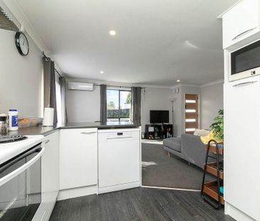 Lovely open plan home bathed in sun - Photo 1