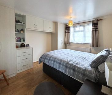 3 bedroom end of terrace house to rent - Photo 5