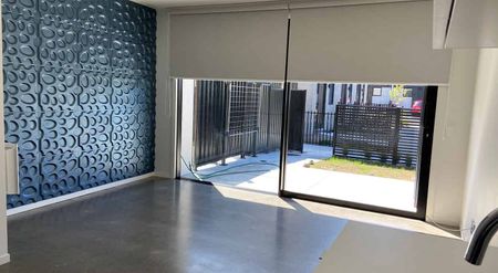 Charming 2BR Townhouse in Petone - Photo 2