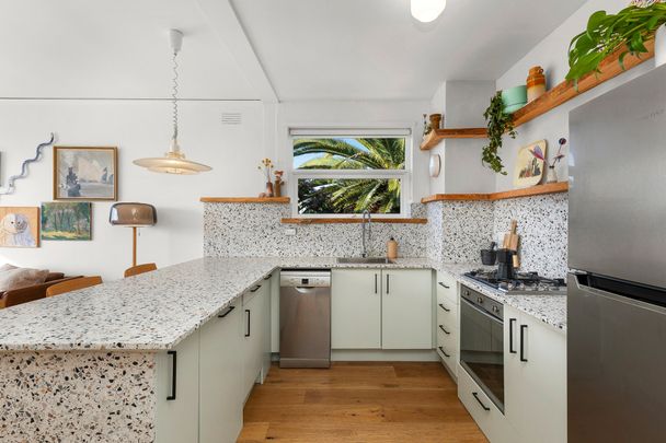 Fully Furnished – 6 Month Lease - Photo 1