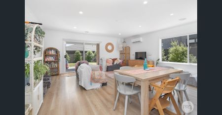 BEAUTIFUL FOUR BEDROOM FAMILY HOME IN ALFREDTON! - Photo 3