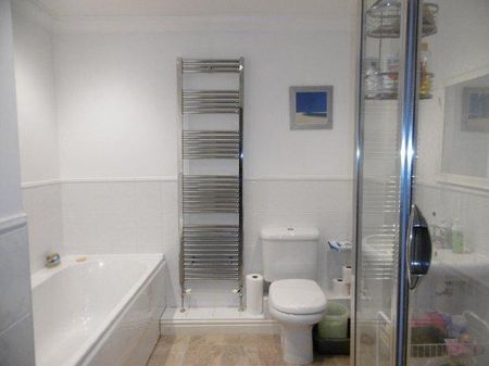 2 bedroom flat to rent - Photo 3