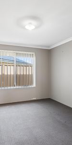 3 Leonard Close - Photo 3