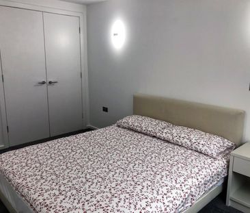 2 bedroom Flat To Let - Photo 4