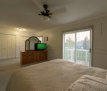 Backs Onto Green Space In Monterey Park – Spacious 4 Level Split Wi... - Photo 4
