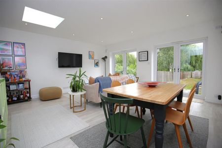 3 bedroom terraced house to rent - Photo 2