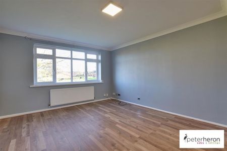Priestsfield Close, Chapelgarth, Sunderland, Tyne & Wear, SR3 2SF - Photo 3