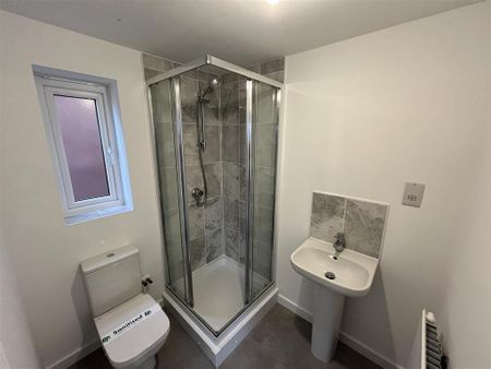 3 bedroom semi-detached house to rent - Photo 4