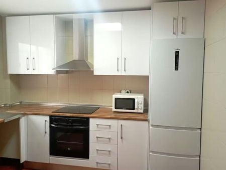 Calle Campoamor, Sevilla, Andalusia 41010 - Photo 3