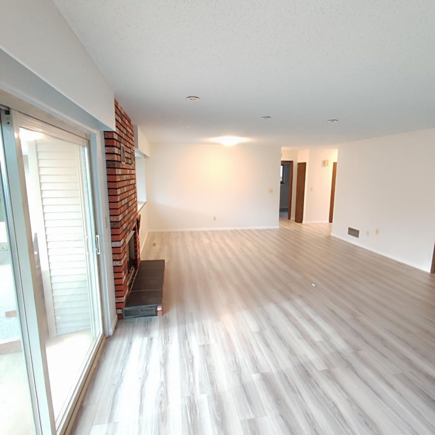 Newly Renovated Spacious Three Bedroom/Two Bathroom Rancher in Johnston Heights Area - Photo 1