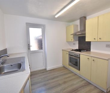 3 bedroom terraced house to rent - Photo 6