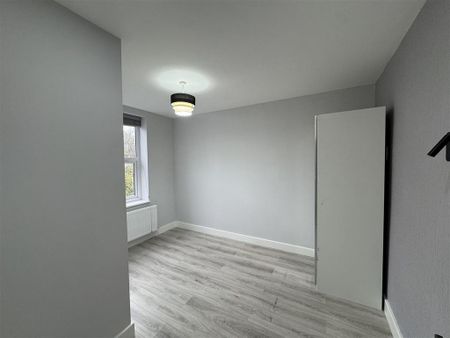 3 bedroom flat to rent - Photo 2