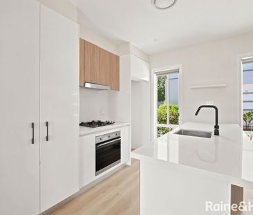 Modern Four Bedroom Townhouse - Photo 3
