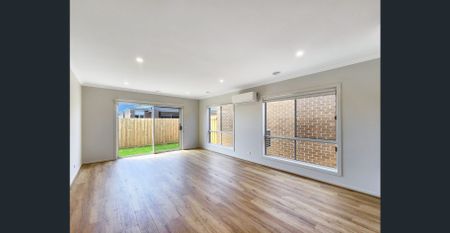 Stunning Three Bedroom Home - Photo 2