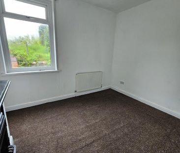 4 bedroom terraced house to rent - Photo 3