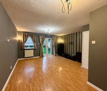 Village Close, Herts, Hoddesdon - Photo 3