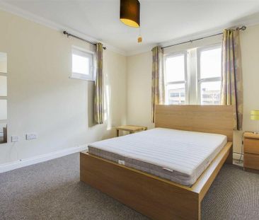 4 bedroom apartment to rent - Photo 3