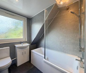 3 bedroom semi-detached house to rent - Photo 6