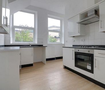 3 bedroom end of terrace house to rent - Photo 4