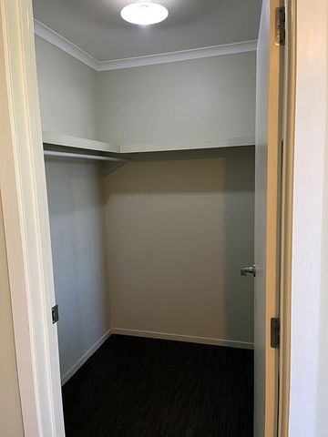 4 bedrooms with 4 ensuite bathrooms - Photo 4