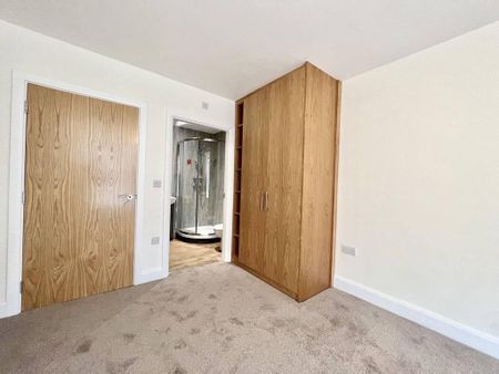 3 bedroom flat to rent - Photo 4