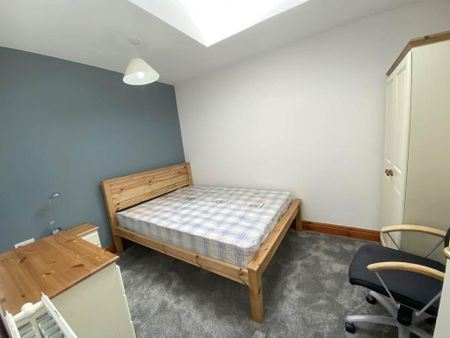 5 bedroom flat to rent - Photo 3